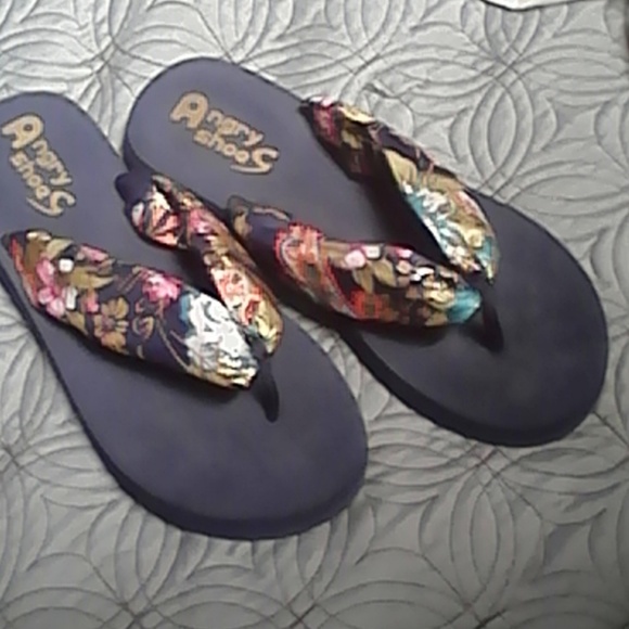 COPY - Flips/sandals - Picture 1 of 4